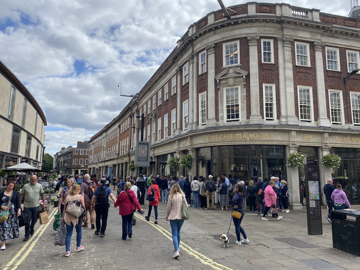 WardPropertyUK's tweet photo. Biased as I am a Yorkie, but it’s always a great place to spend time shopping/eating/drinking especially in the sunshine…. #york #stonegateyork #sthelenssquareyork #davygateyork #bettys https://t.co/VacZlGZAlo