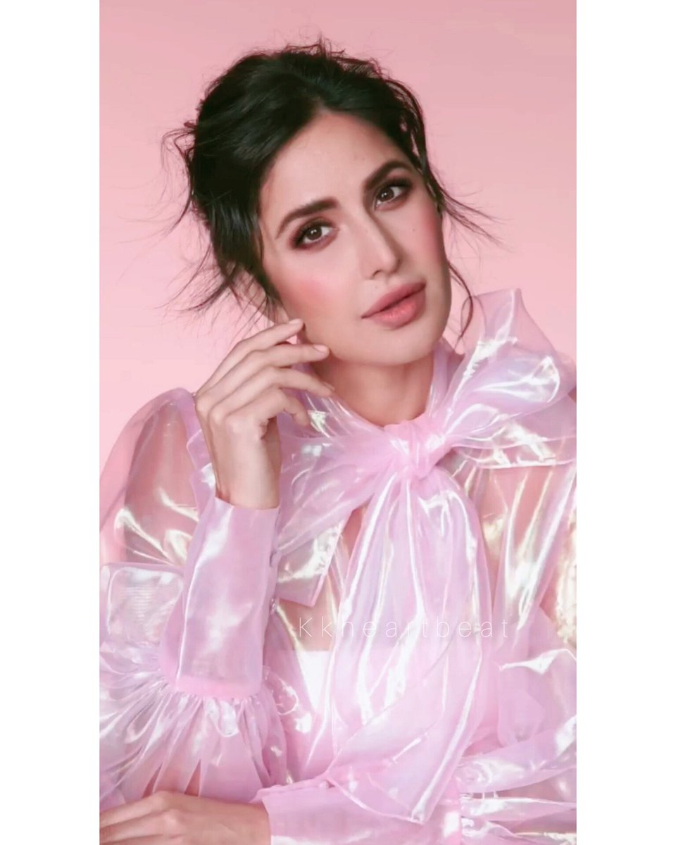 🌸🌸

#KatrinaKaif #katholics #kaybykatrina #indiasfirstfemalesuperhero