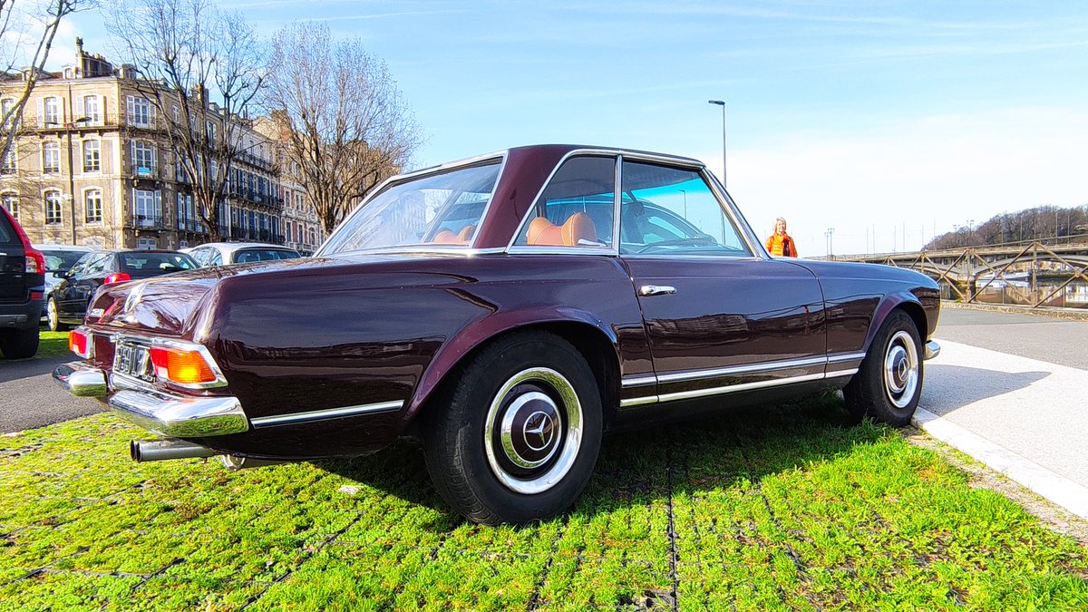 JouMike's tweet photo. Mercedes Benz 250SL "Pagoda" a orillas del Adour
#Bayonne #MercedesBenzSL https://t.co/eMNyh5yL41