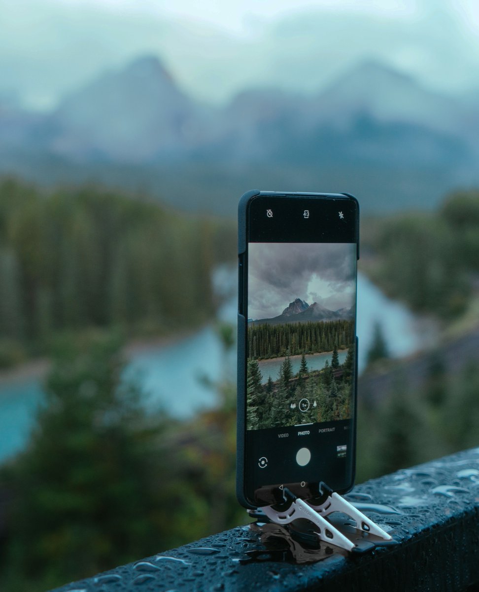 PocketTripod's tweet photo. Don't miss out on an epic landscape shot just because you didn't carry a bulky tripod with you. 📸⁠
⁠
#pockettripod #rockymountains #photographyequipment #photography #outdoorphotography #epiclanscape https://t.co/BpAkZvoAdO