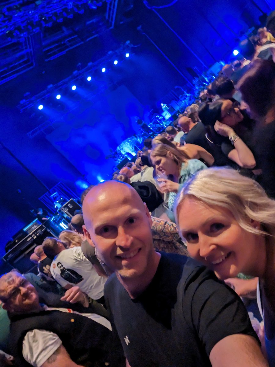 Ben_Walster's tweet photo. Any chance of a rendition of Roxanne, police to celebrate our 9th year, wedding anniversary today. 👍🏻 https://t.co/OA8Q73LvqK