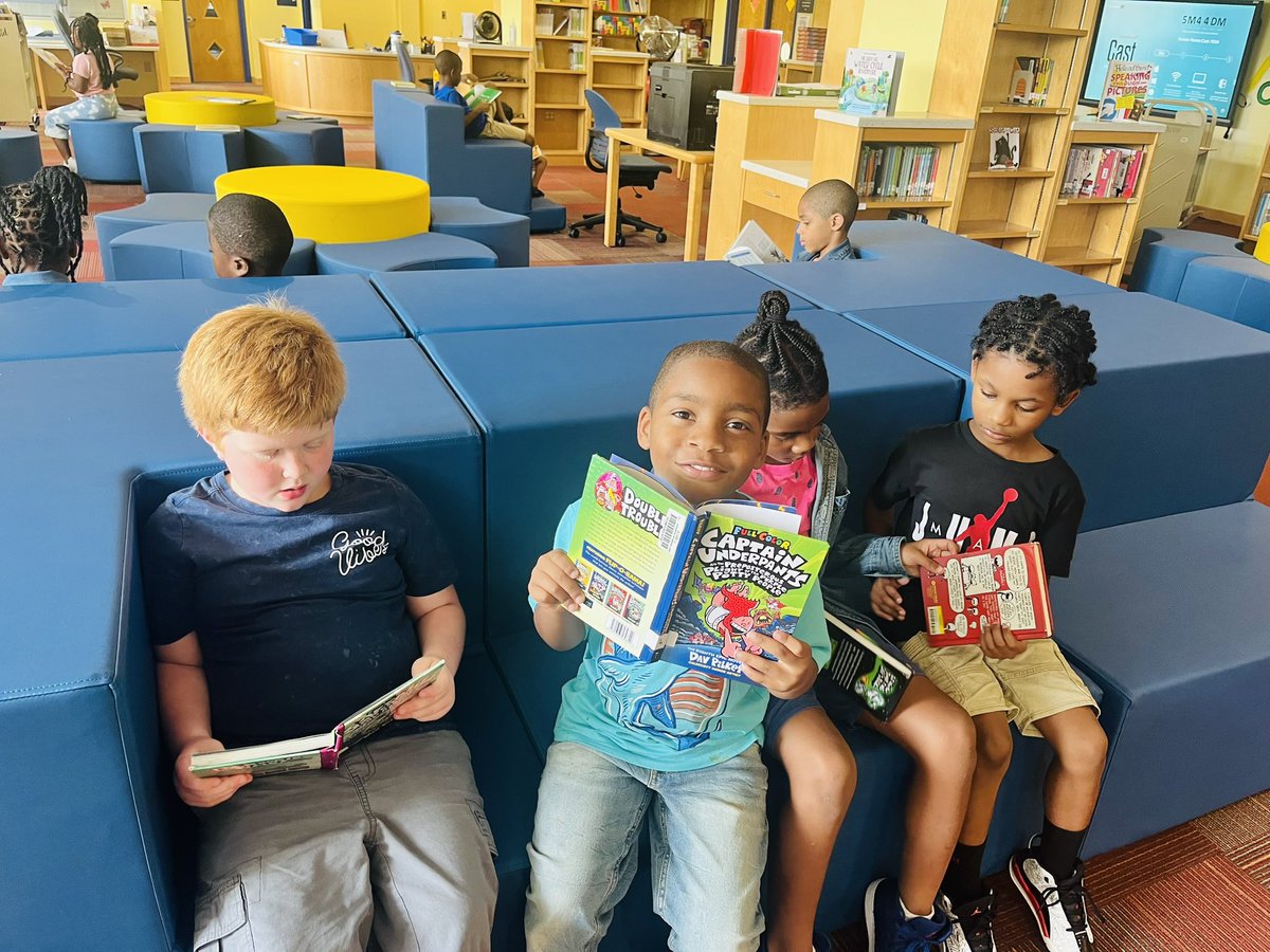 CPES4LIFE's tweet photo. Reading 📖 a good book 📚 in the school library! #VBLMS @DrManigo @sarapmendez1 @VBTitleI #choice #librariesmatter #windowsdoors https://t.co/k2csJK5qfZ