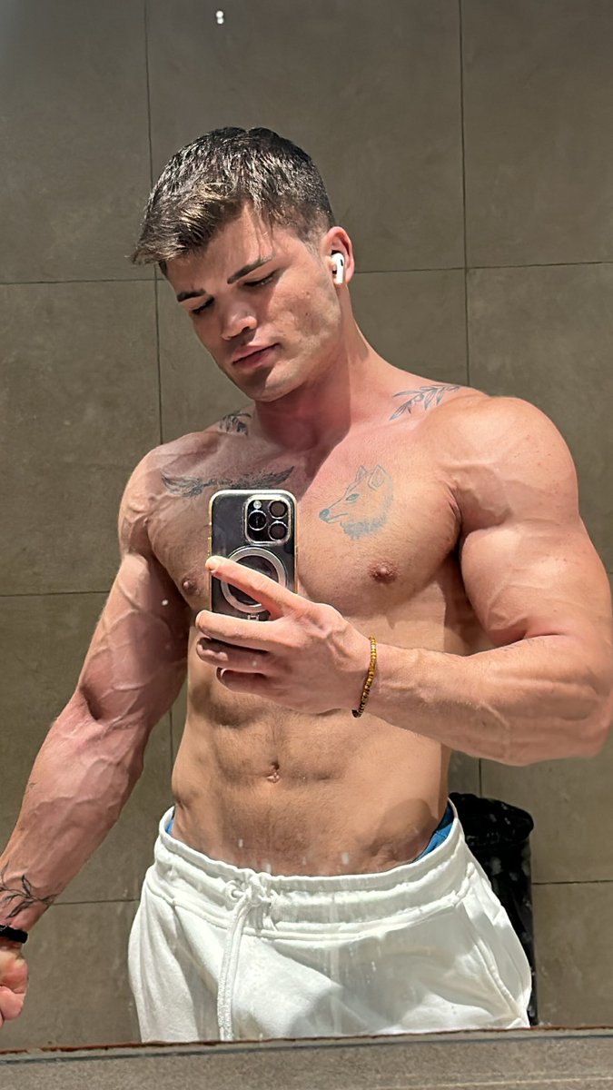 realkurtdovmel1's tweet photo. do you like veins? t.coeGYpaPl...