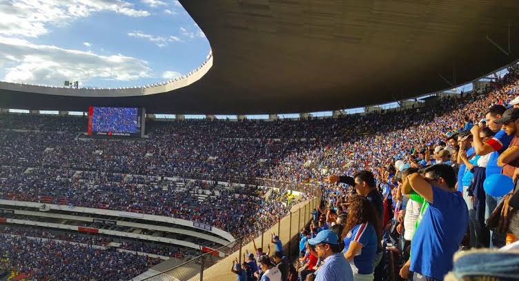 A_EsparzaOteo's tweet photo. ¡TE REGALAMOS BOLETOS PARA EL #CruzAzul vs #América! 🚂🎫🦅
 
1⃣ Sigue a @calientesports y a mí 

2⃣ Dale 🔁 y ❤️

3️⃣ Comenta quién es tu jugador favorito usando el hashtag #MásAcciónMásDiversión 🔥 https://t.co/8ZejWwnLMp