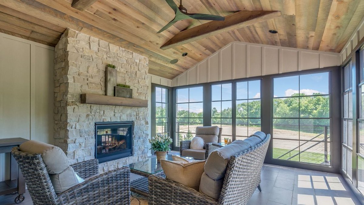 RIRealtorPro's tweet image. Entertaining all of your friends in this sunroom wouldn't be a problem!
#sunroom #family #friends #entertainersdreamhome #dreamhomehttps://www.facebook.com/login/