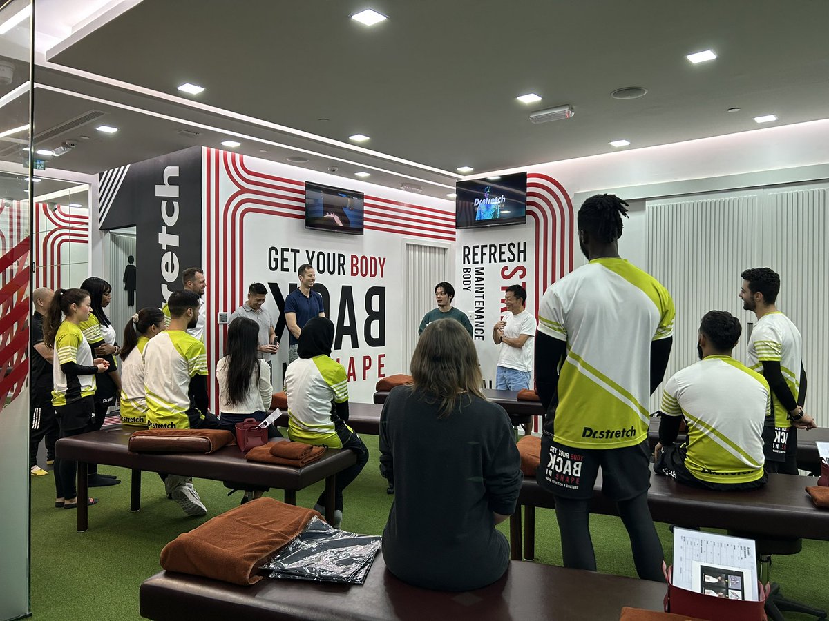 tomsoccerbaka's tweet photo. アブダビに移動してきました。
内装もスタッフもバッチリ仕上がり残すはオープンを待つのみです。夜はオーナーと一緒にご飯を食べながら素晴らしい時間を過ごせました。
誰にとっても新しいチャレンジであり、素晴らしい1歩！！まだまだ前！
この業界としての世界への大きな一歩！ https://t.co/0Jy9FNIJmF