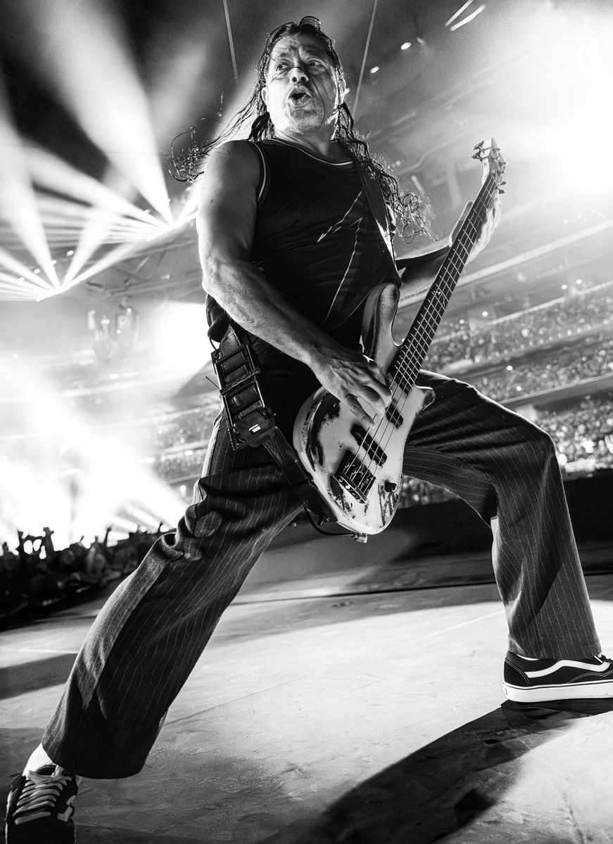 Lee_Jeffries's tweet photo. Rob!

Fine art prints from my @metallica journey are available from my website 👉🏻 https://t.co/b2HMOrpV40

#m72worldtour #m72losangeles #metallica #robtrujillo #leejeffries #leica https://t.co/Wc8lal18m8
