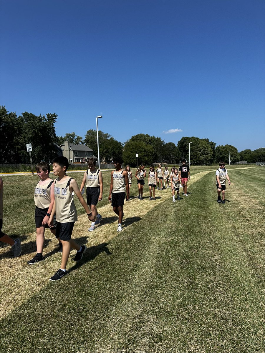 JenBruse's tweet photo. First meet of the season! #walkthecourse @CTMSBulldog https://t.co/fFWYnZ0iSN