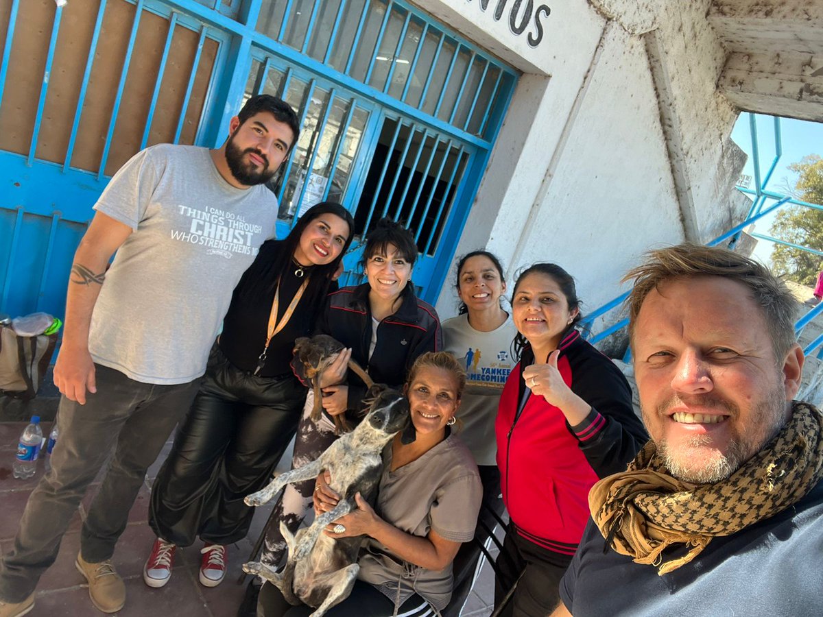 EQUIPO DE ORO 
134 CASTRACIÓNES, 134 vidas salvadas 
Un montón de amor que hizo que sea un día inolvidable!
Hasta pusieron sus autos para trasladar a los Angelito/as que por su distancia era muy difícil volver a sus hogares una vez castrados
Polaco sos GIGANTE Y TU EQUIPO ENORME