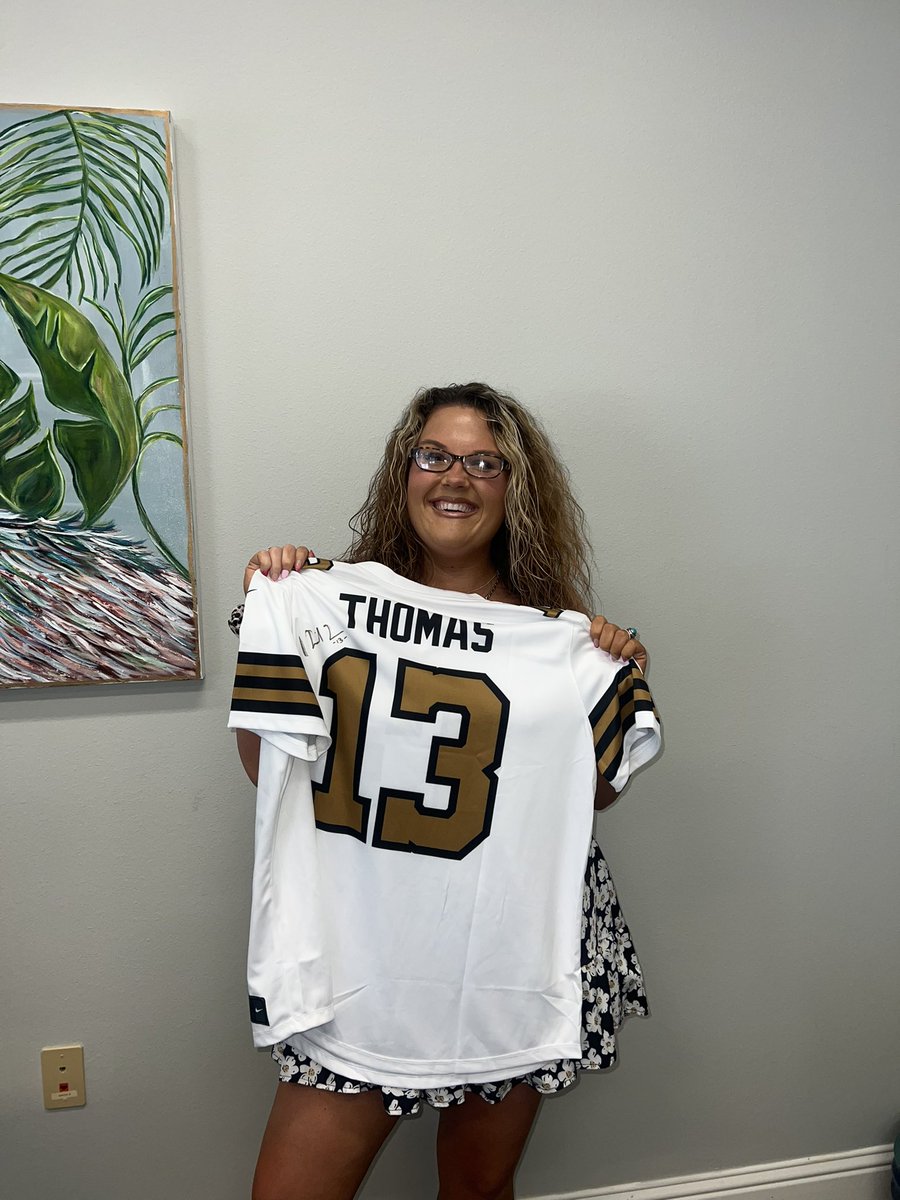 MaddieBoggsXOXO's tweet photo. My team got me the sweetest surprise ever! Thank you @Cantguardmike for signing my jersey for me! Now I just need to get you to sign one for my son! He was not happy 😂😂😂 @Saints
#whodatbaby https://t.co/YEAgYjCE1h