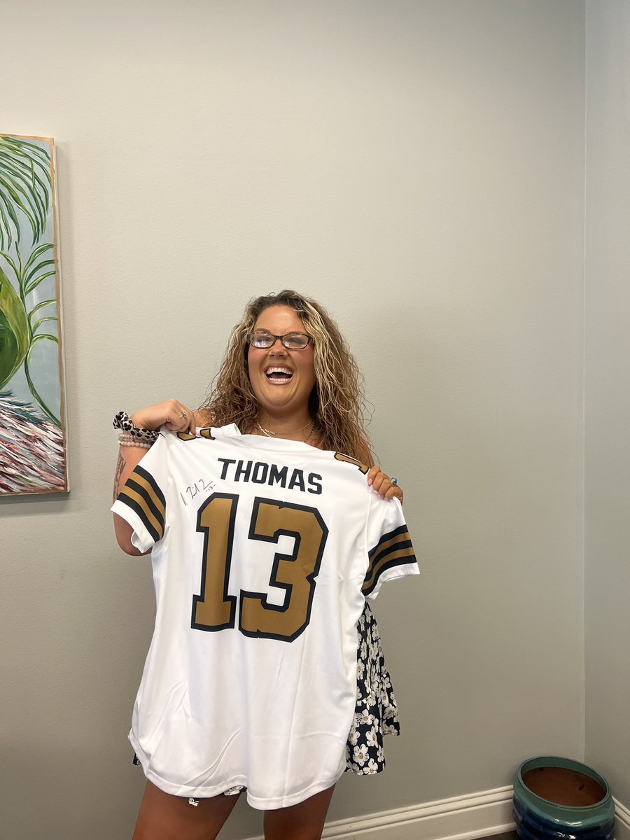 MaddieBoggsXOXO's tweet photo. My team got me the sweetest surprise ever! Thank you @Cantguardmike for signing my jersey for me! Now I just need to get you to sign one for my son! He was not happy 😂😂😂 @Saints
#whodatbaby https://t.co/YEAgYjCE1h