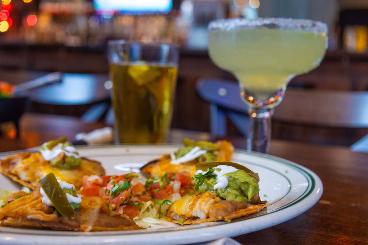 cadillacsf's tweet photo. #HappyHour is calling... 📞 and it says to indulge in the delicious #Panchos! https://t.co/l01G5YHUhy