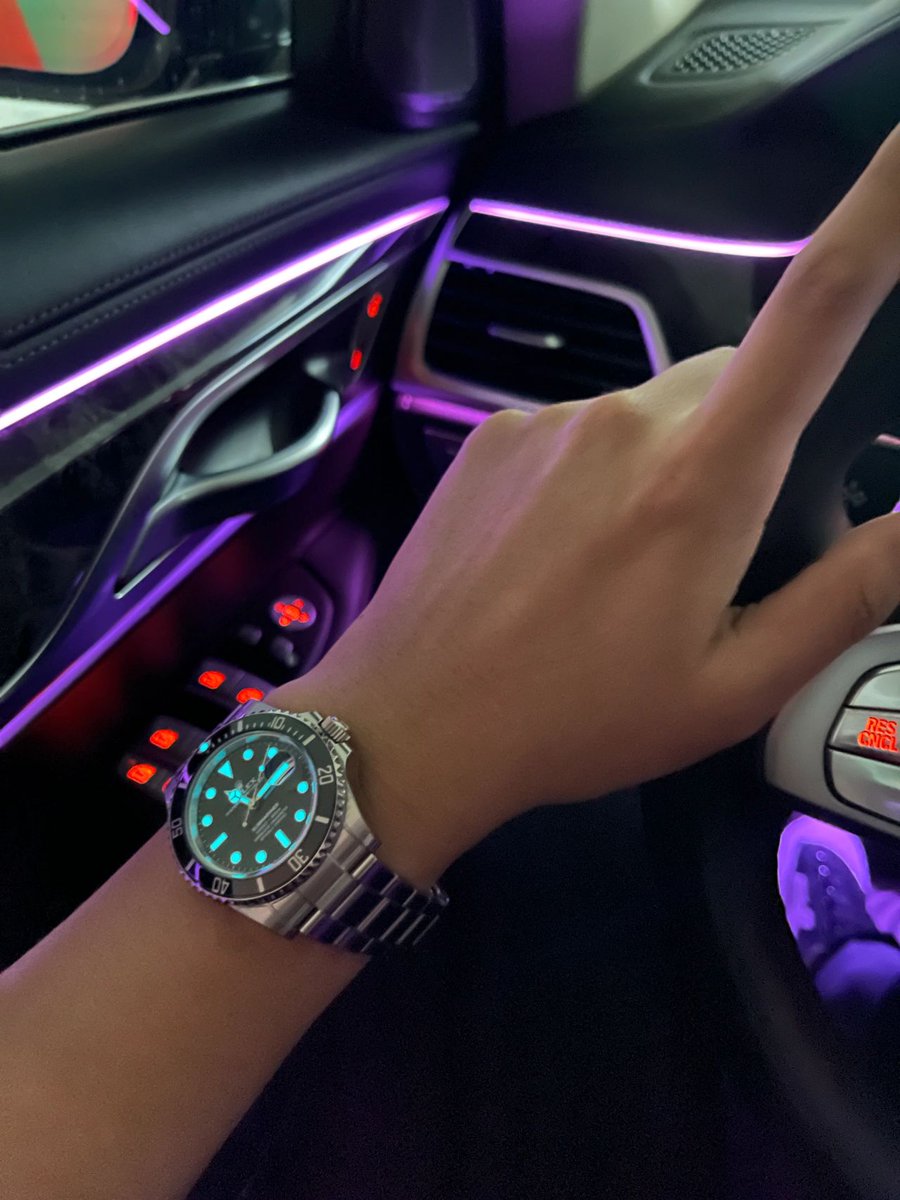 SuofeiyaQ's tweet photo. 🇺🇸🇺🇸⌚️😘😘🥰😘😘⌚️Every time she lifted her wrist to look at the time, she could feel the passage of time and motivated herself to appreciate the present moment even more. ⌛️💭💖⏱️💼🌟
#diverwatches #divingwatch #rolexwatch #rolexwatches #watches https://t.co/EbZ0HAKFe3