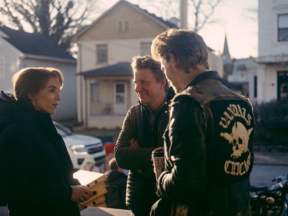 FilmUpdates's tweet photo. Jodie Comer, Jeff Nichols and Austin Butler on the set of ‘THE BIKERIDERS’ https://t.co/skW3mRavZ5