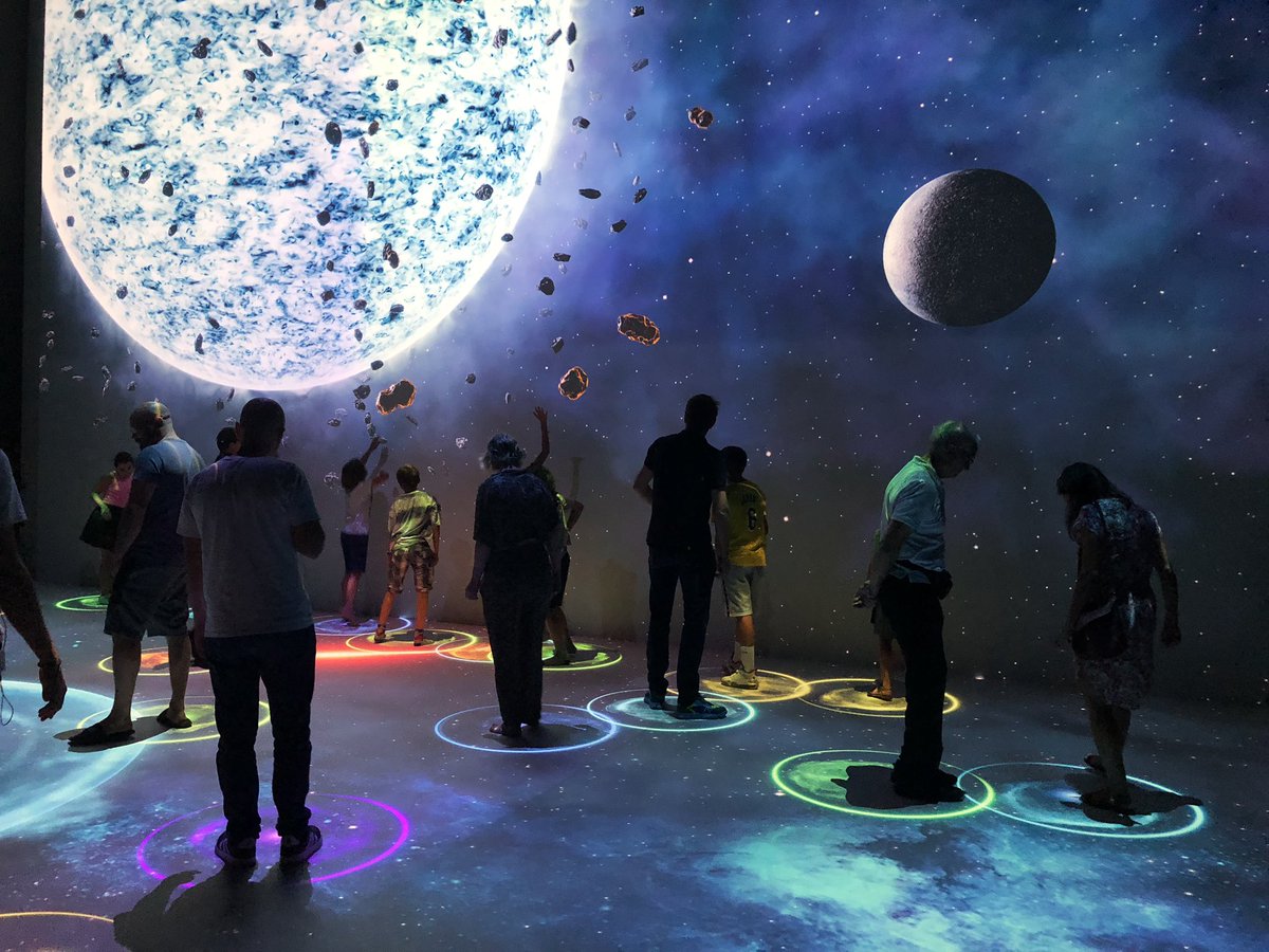 Plus qu’un mois avant l’ouverture de <a href="/Cosmocite_gre/">Cosmocité</a> ! Ce soir, les familles de l’équipe de <a href="/TerritoireSci/">Territoire de sciences</a> ont découvert l’équipement 🚀🥰