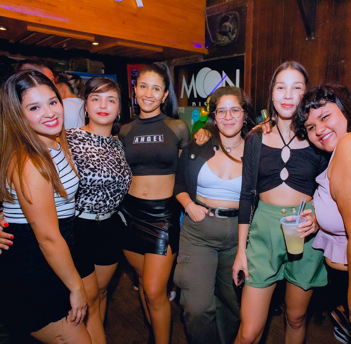 MOONDISCO1's tweet photo. MIÉRCOLES EN M🌘N 😍
Metemos FESTA💃💥
Entrada LIBRE PUES 😉
Miras las #Promos
Hasta ma 1:30 Comprando un combo SKYY va una botella de regalo🎁😍
Hasta las 1 AM HAPPY HOURS
30% de descuento #EnTodo
🥰Grupos de Mujeres champagn 🍾de bienvenida hasta las 02hs💞
Sigue+++ https://t.co/cXcS6q8tTT