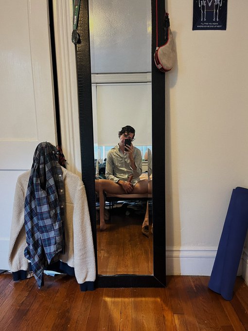 When you&rsquo;re getting ready for work but your cock didn&rsquo;t get the memo https://t.co/Ud6YGwDMUb