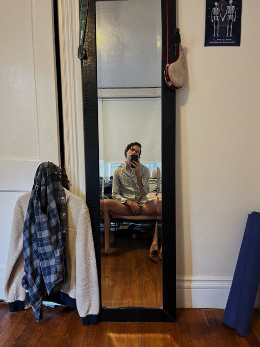 When you&rsquo;re getting ready for work but your cock didn&rsquo;t get the memo https://t.co/Ud6YGwDMUb