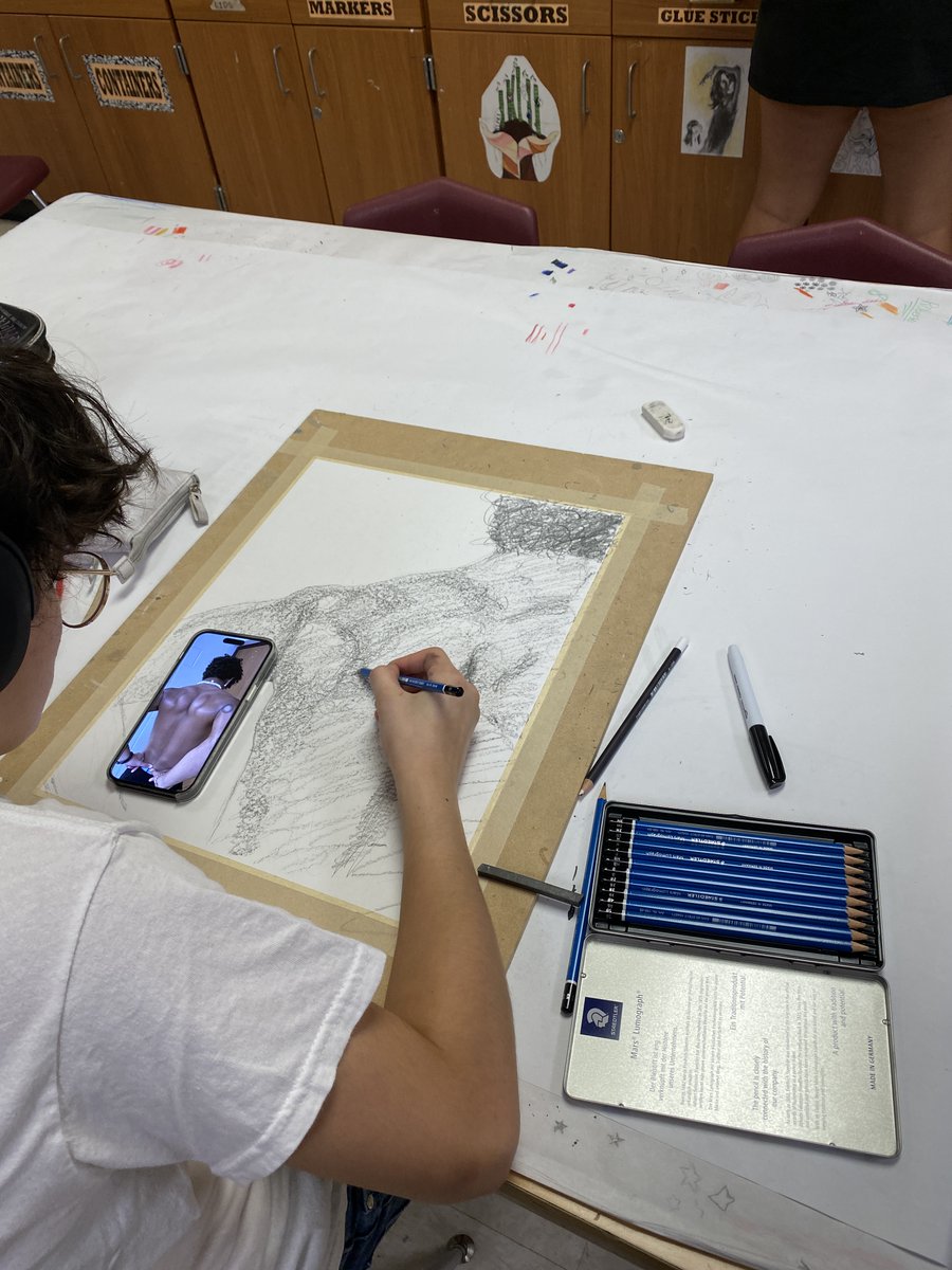 ORTIZ_MWHSART's tweet photo. IB Visual Arts Seniors have been hard at work as they look forward to their exhibition this spring! https://t.co/4ndP5Gvtbg