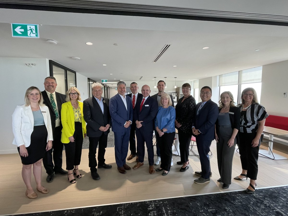 Thank you Ministers Dan Vandal @stbstvdan and @R_Boissonnault for joining us at @EdmontonGlobal. One of my favourite parts of my job is organizing roundtables so ppl can promote exciting initiatives in the #yegmetro and discuss challenges that could use support from gov. #cdnpoli