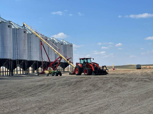 Rob and the crew dropped off another M7 late last week and put it straight to work on an Auger near Regina!