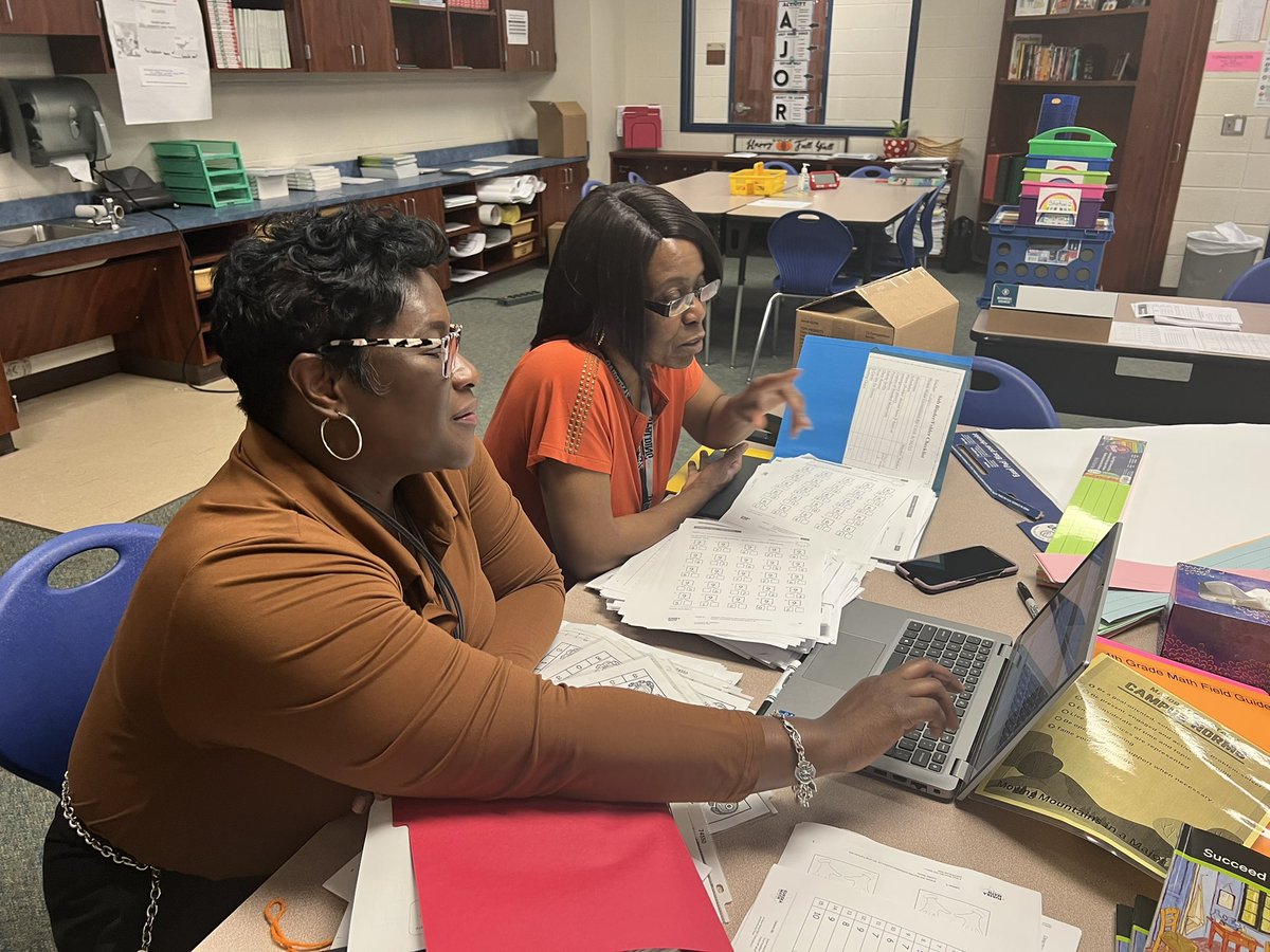 MajorElementary's tweet image. Leading by example! #intervention #LPAC #coachingandfeedbackandplanning #MajorAllStars #excellenceisexpectedeveryday