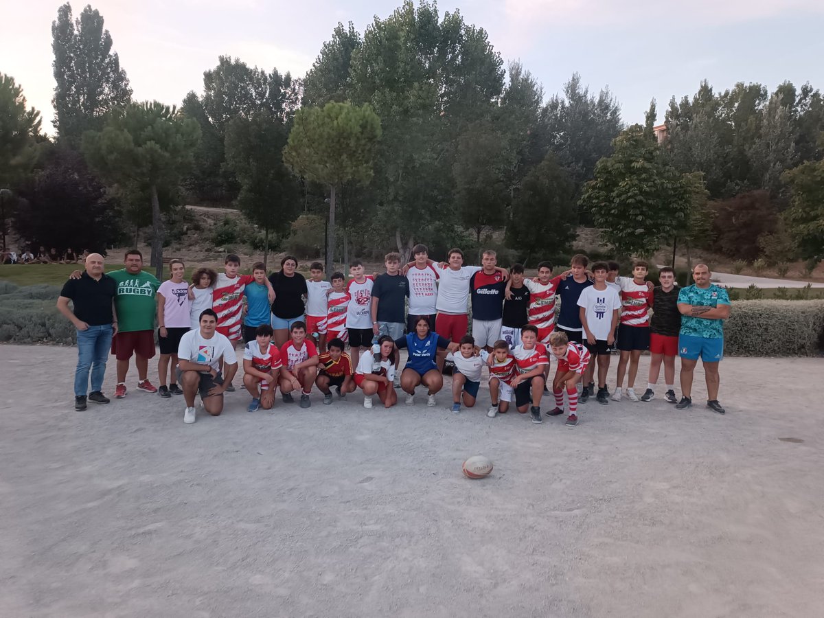 La academia sigue entrenando en el Parque del Socayo. Gran trabajo.

#orgulloornitorinco #respetaalrugby #redside #auauau #robarestafeo #rugby #TrabajoTrabajoYTrabajo #yotarzantuchita #rugbyvalladolid