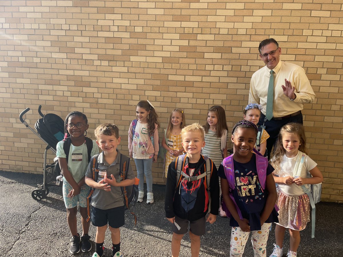 LinkedAtLincoln's tweet photo. So wonderful to have the class of 2036 join us for the first day of kindergarten today at Lincoln! #lebofirstdayofschool #leboproud @LinkedAtLincoln @MFriez @MTLSD #AwesomeAbes https://t.co/ql9tAa2Ssy