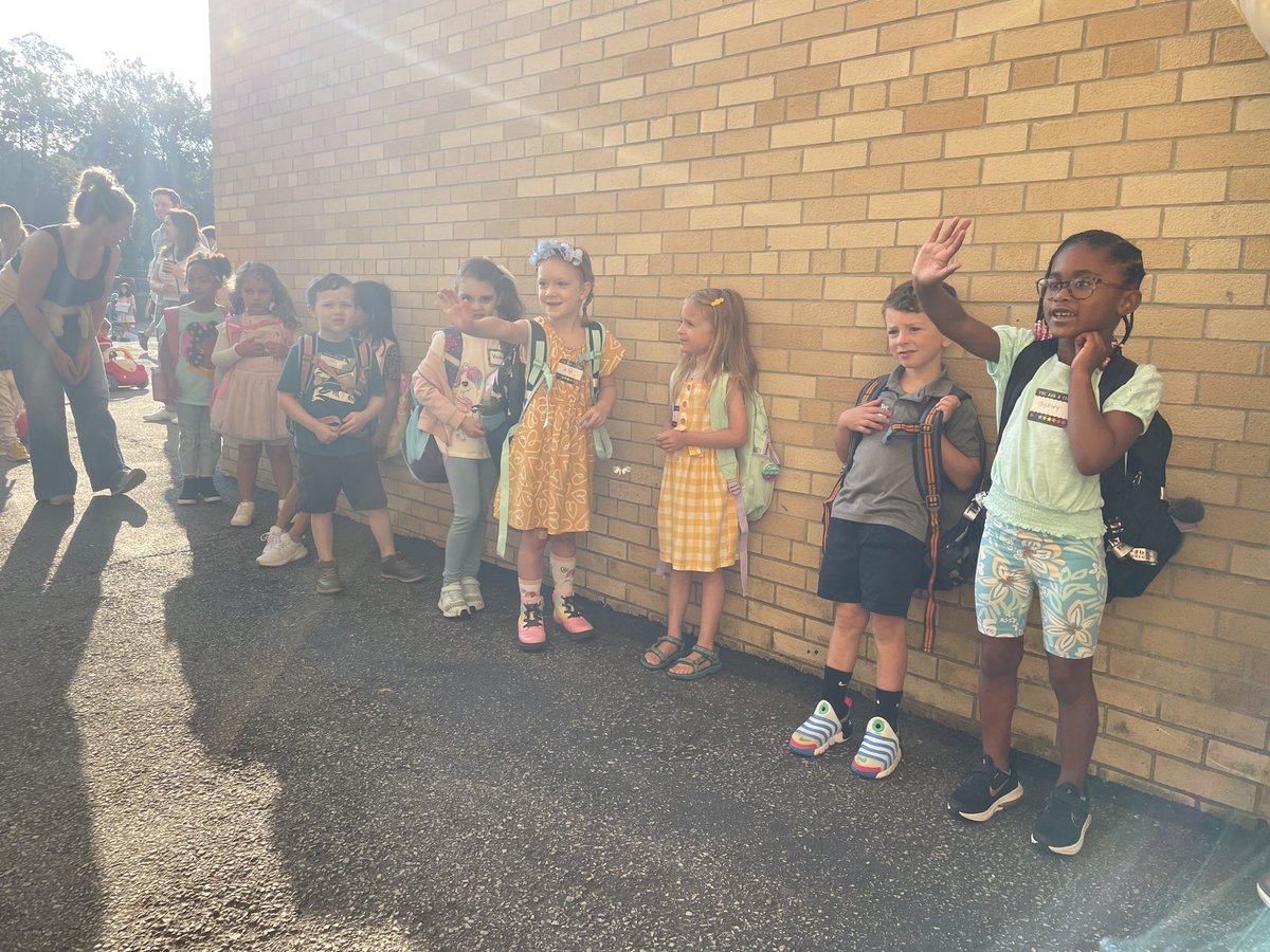 LinkedAtLincoln's tweet photo. So wonderful to have the class of 2036 join us for the first day of kindergarten today at Lincoln! #lebofirstdayofschool #leboproud @LinkedAtLincoln @MFriez @MTLSD #AwesomeAbes https://t.co/ql9tAa2Ssy