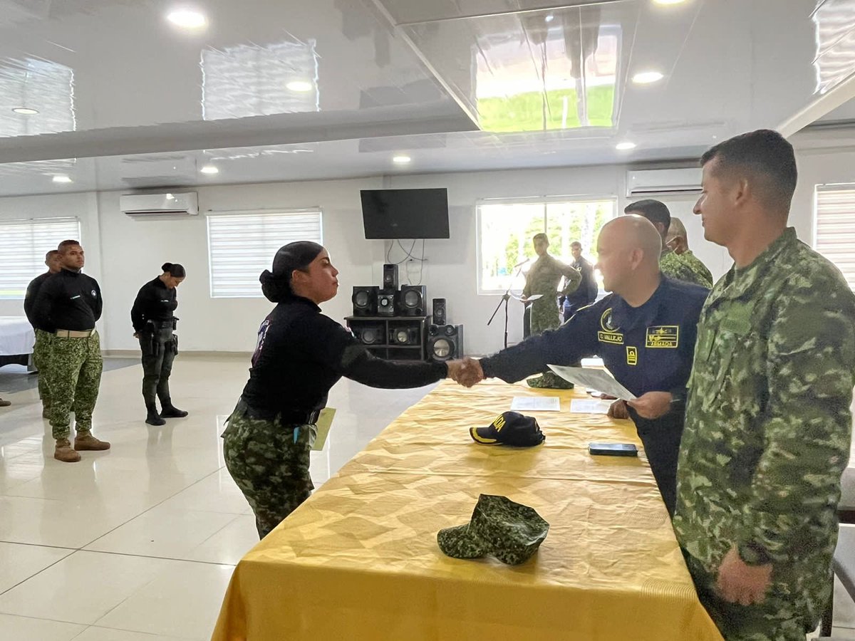 FNC_ArmadaCol's tweet photo. #Destacado📍21 militares de los componentes @COL_EJERCITO, @ArmadaColombia del #CESYP y efectivos @PoliciaColombia adquirieron una nueva habilidad como Socorristas Militares, la cual pondrán al servicio de @FuerzasMilCol y del país.
#SiempreFirmes ⚓️🇨🇴 https://t.co/yyWNRP2u0P