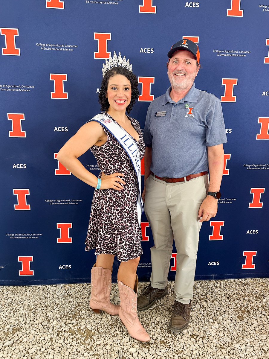 ACESIllinois's tweet photo. Day ✌🏻 at the Super Bowl of Agriculture 🚜 https://t.co/j73ZT58acZ
