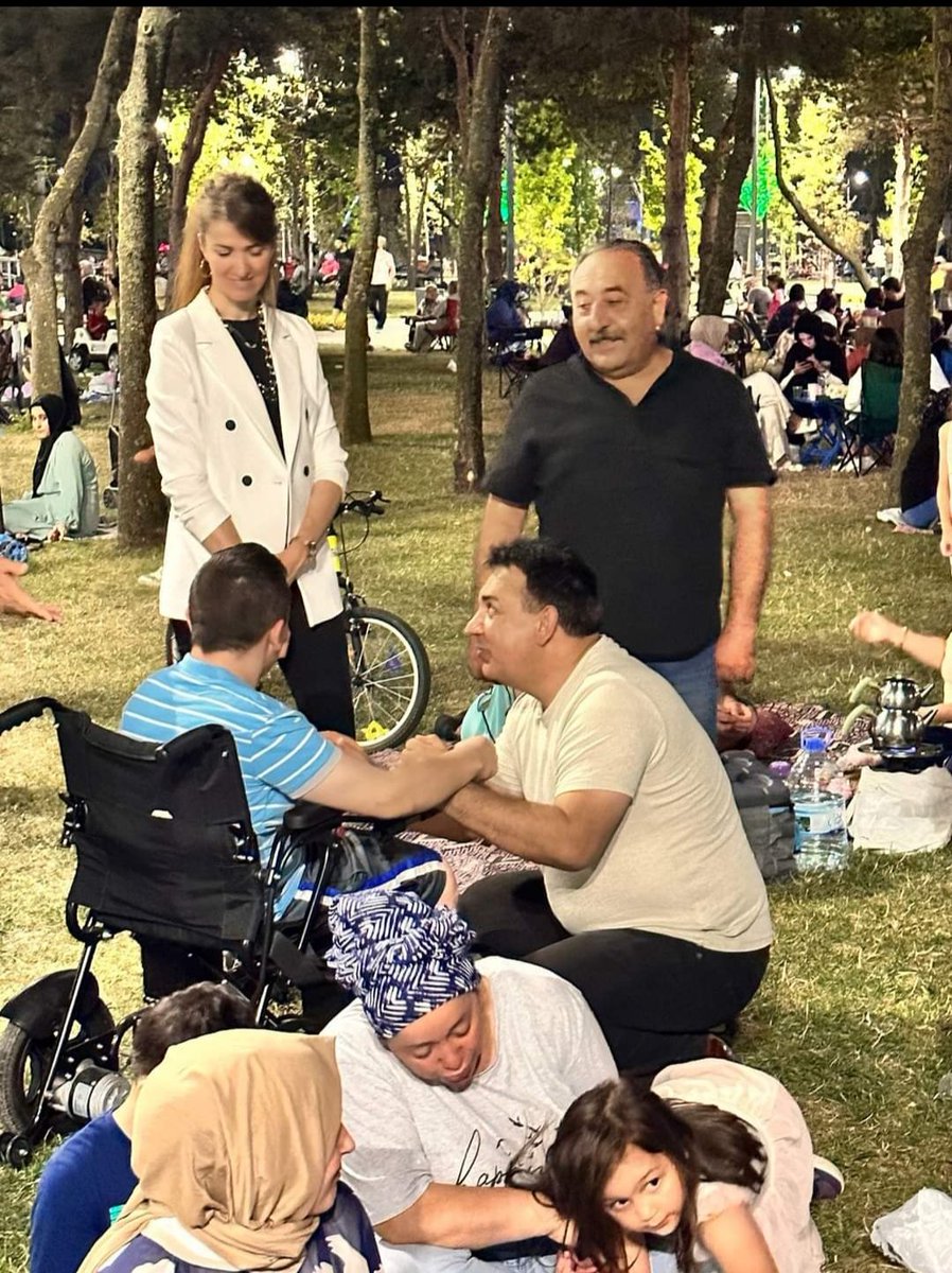 MhpDerince's tweet photo. Milliyetçi Hareket Partisi Derince İlçe Başkanlığı tarafından düzenlenen 30 Ağustos Zafer Bayramı dolayısıyla Yaşam Park'ta vatandaşlarımızla hasbihal ettik. Tüm Derincelilere gösterdikleri teveccühten dolayı teşekkür ederim. https://t.co/oIeK27RDls