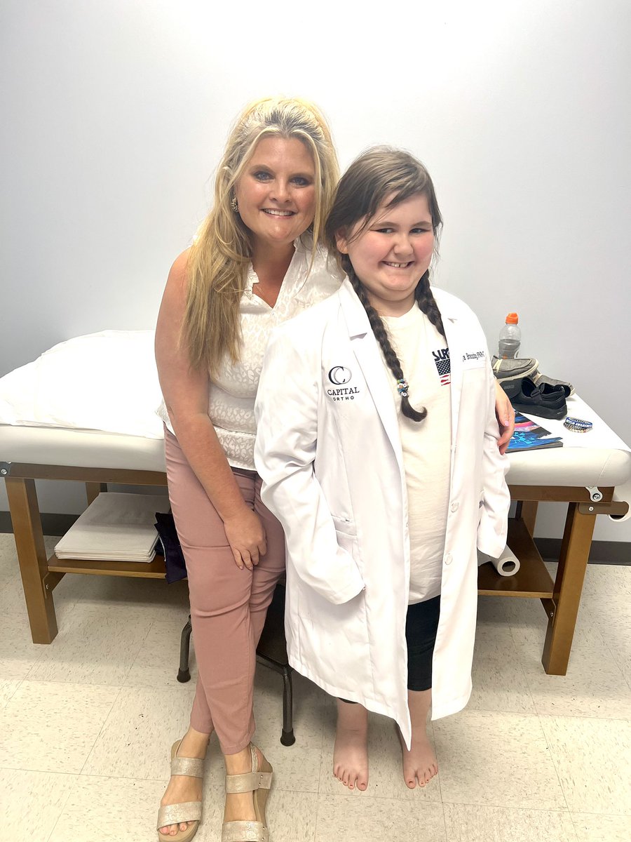 Paisley, one of Tonya Branning’s former patients, stopped by the clinic today! She wants to be a doctor or a nurse when she grows up &amp; was thrilled to try on Tonya’s white coat🤓

#weloveourpatients #capitalortho
