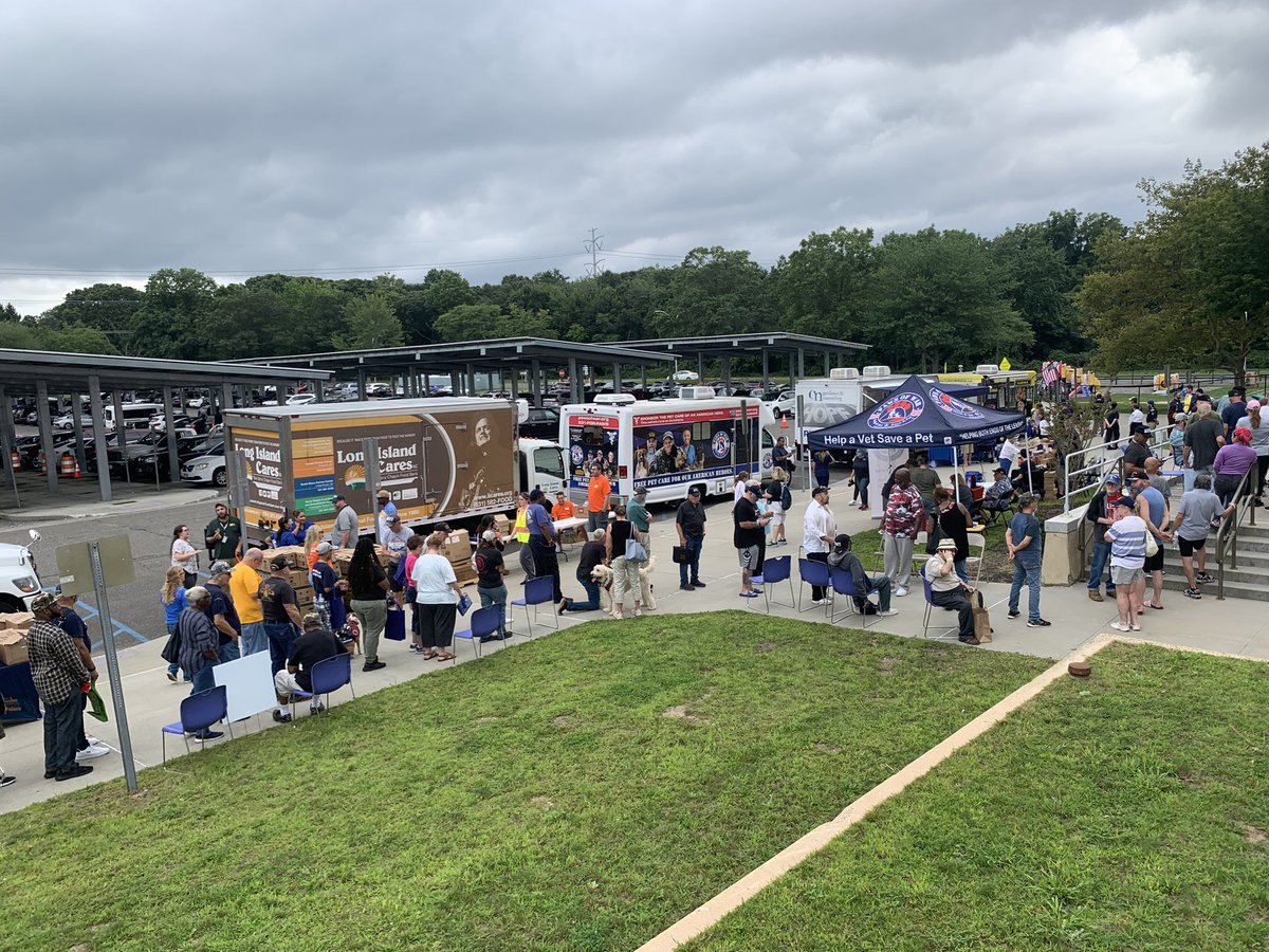 Thank you to our Veterans!  <a href="/nationalgridNY/">National Grid NY</a> is to participate in #Veterans Resource #StandDown Event providing our #brave veterans with #generalneeds + essentials they deserve. Over 500 veterans received new clothes, shoes and services. <a href="/SteveBellone/">Steve Bellone</a> <a href="/LegislatorNick/">Legislator Nick Caracappa</a> <a href="/LegRichberg/">Legislator Jason Richberg</a>