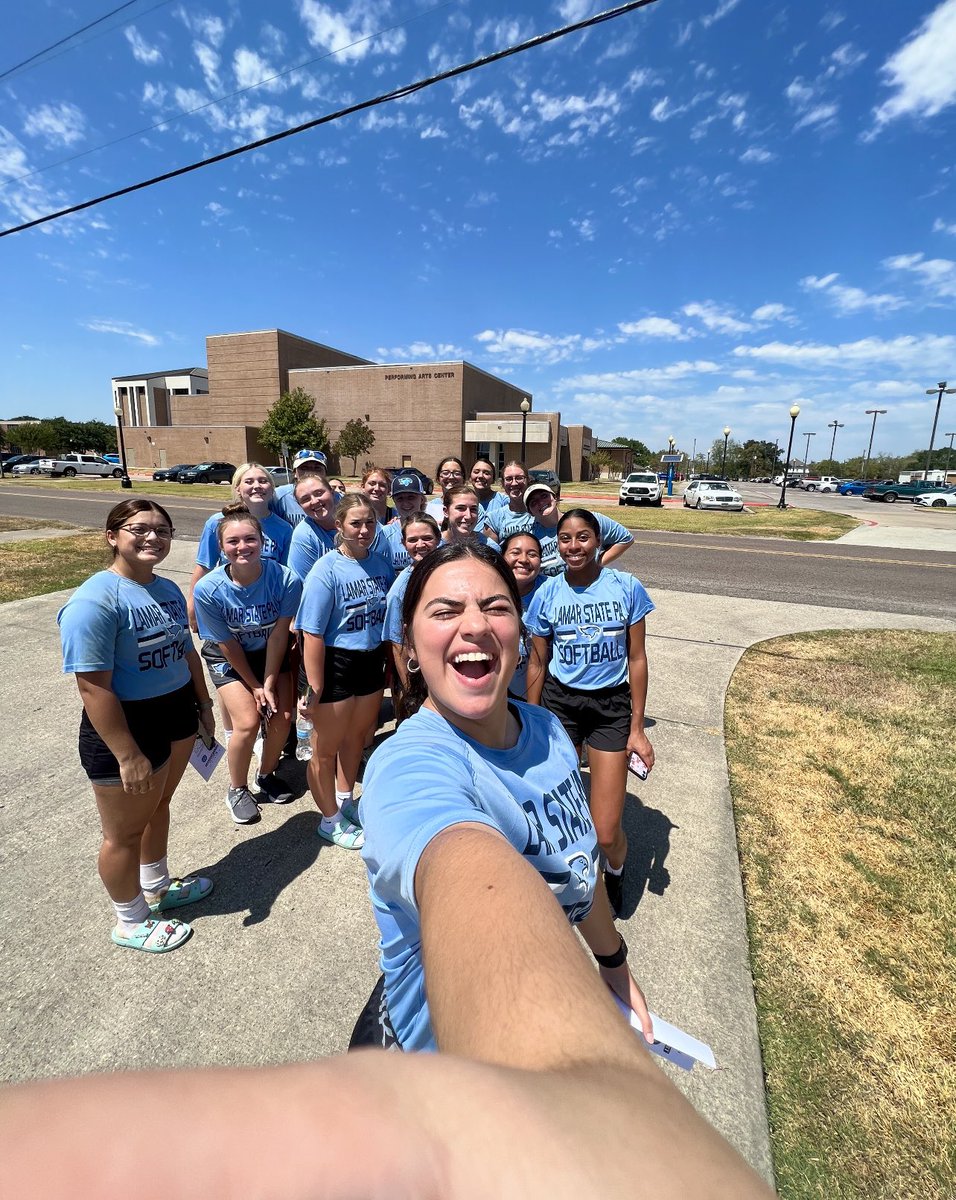 Our Seahawks had fun today at the SGA Welcome Week Scavenger hunt. 🗺️🔎🤩 #Team20