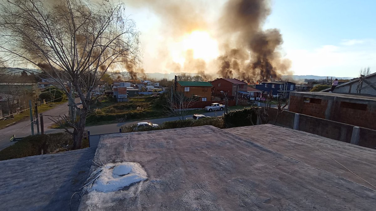 5noticiasuy's tweet photo. 👉Este miércoles, se produjo un incendio forestal en Laguna del Diario, en Maldonado, informó la corresponsal @DanielaKMC

📍https://t.co/veMDLcGPPs https://t.co/UzpJ3UTMto