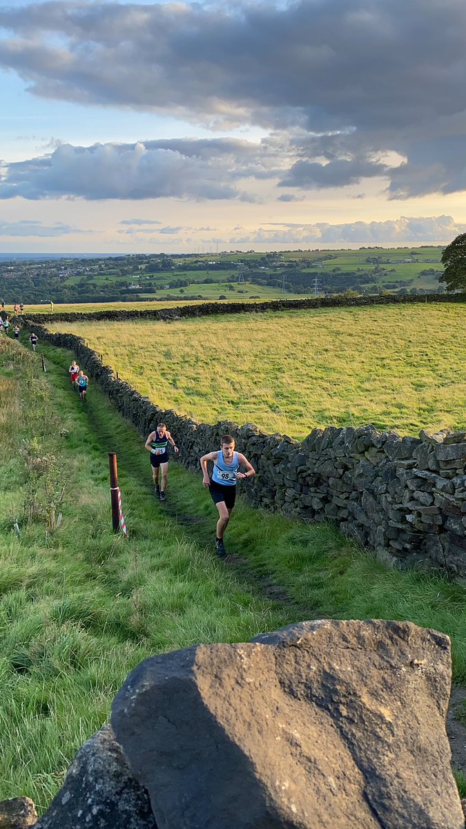 A brilliant run from Ed tonight at Holcombe Two Towers fell race. Brutal 4 miles with 1312 ft of climbing. Out of 118 runners he came🥇U17, 13th overall &amp; 🥇male team with <a href="/RossendaleH/">Rossendale Harriers</a> 👏 <a href="/woodheype/">woodheype</a> <a href="/woodheyhigh/">Woodhey High School 💛 🌈</a>