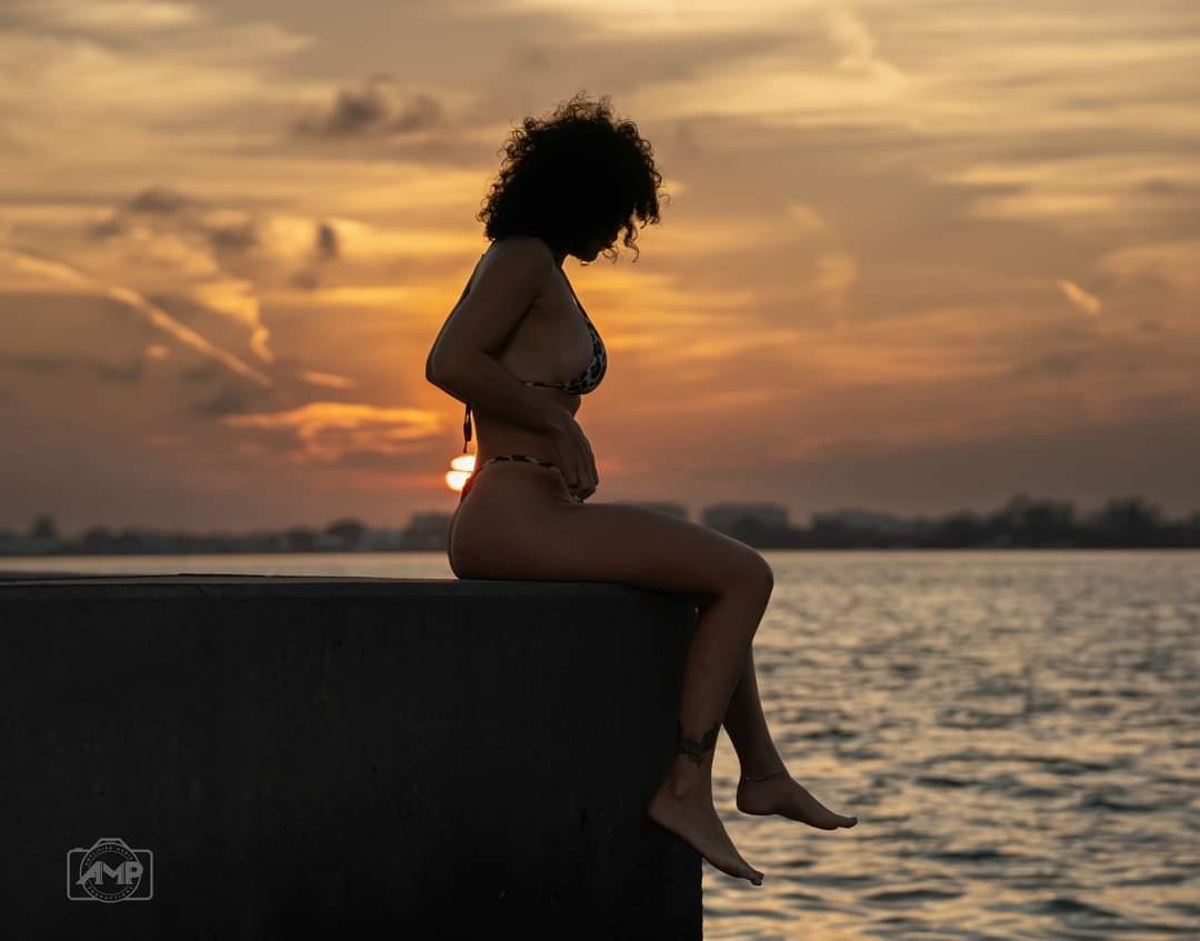amplifiedmedia_'s tweet photo. The Calm Before The Storm
-----------------------------
#Model #Modeling #modelphotography #modelphotoshoot #bathingsuit #swimsuit #Swimsuitmodel #Beach #beachmodel #beachPhotography #Sonyalpha #sony #Sunset #sunsetphotography #Sarasota #sarasotaphotographer #Waves #Saltlife https://t.co/J1hXYs5fqe