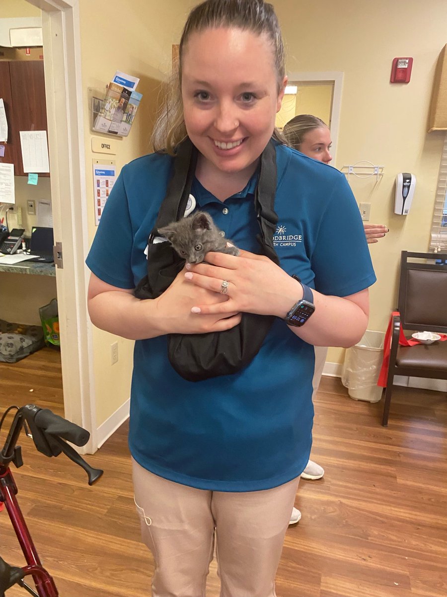 WoodBridgeHC's tweet image. Residents were all smiles today to spend time with a special visitor today in the Therapy Department! 🐈 #whyitrilogy #css #fallcss