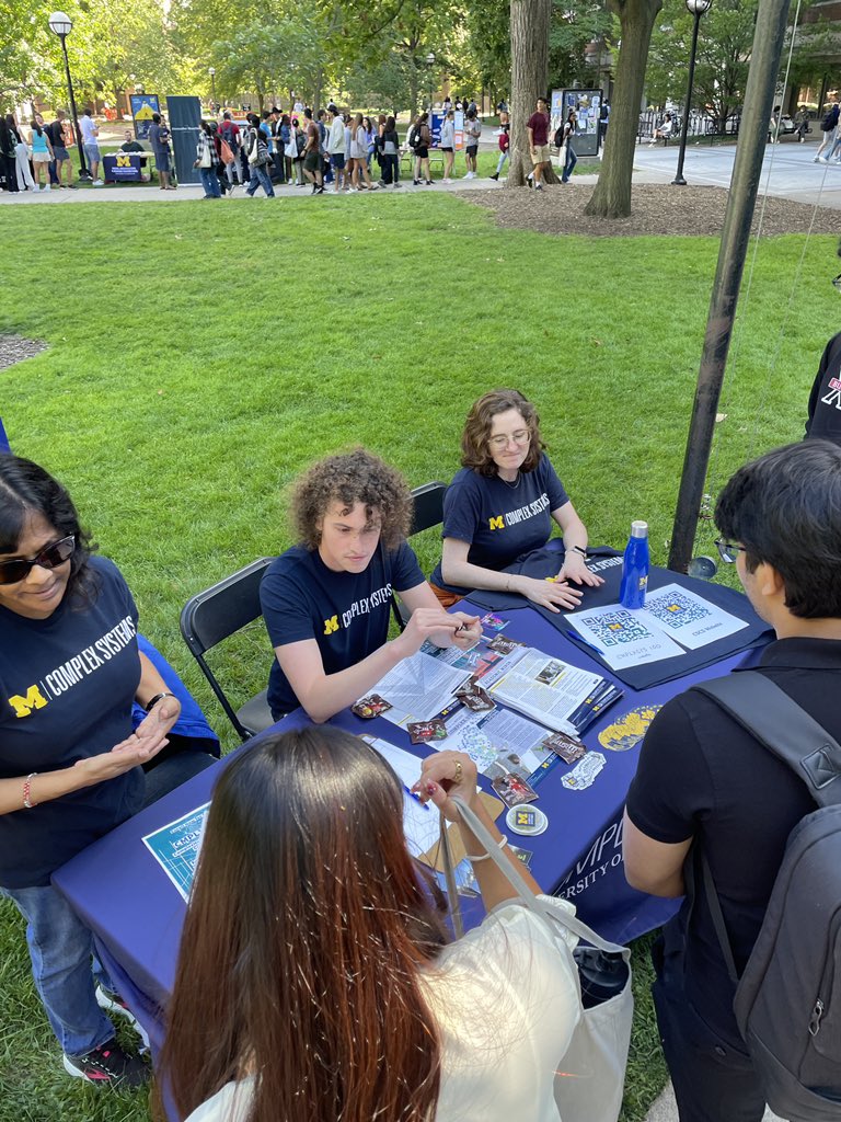 UMICHCS's tweet photo. Another busy #festifall today! These students have had quite a first week and they are all smiles. Great to tell so many about Complex Systems @umichlsa #takethrminor @UMichStudents @umichcampusinfo https://t.co/4vC8OYfNXP
