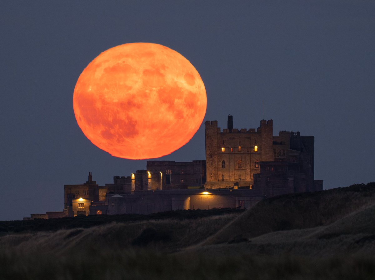 The Blue Supermoon rising over Bamburgh Castle in Northumberland this evening! 😍