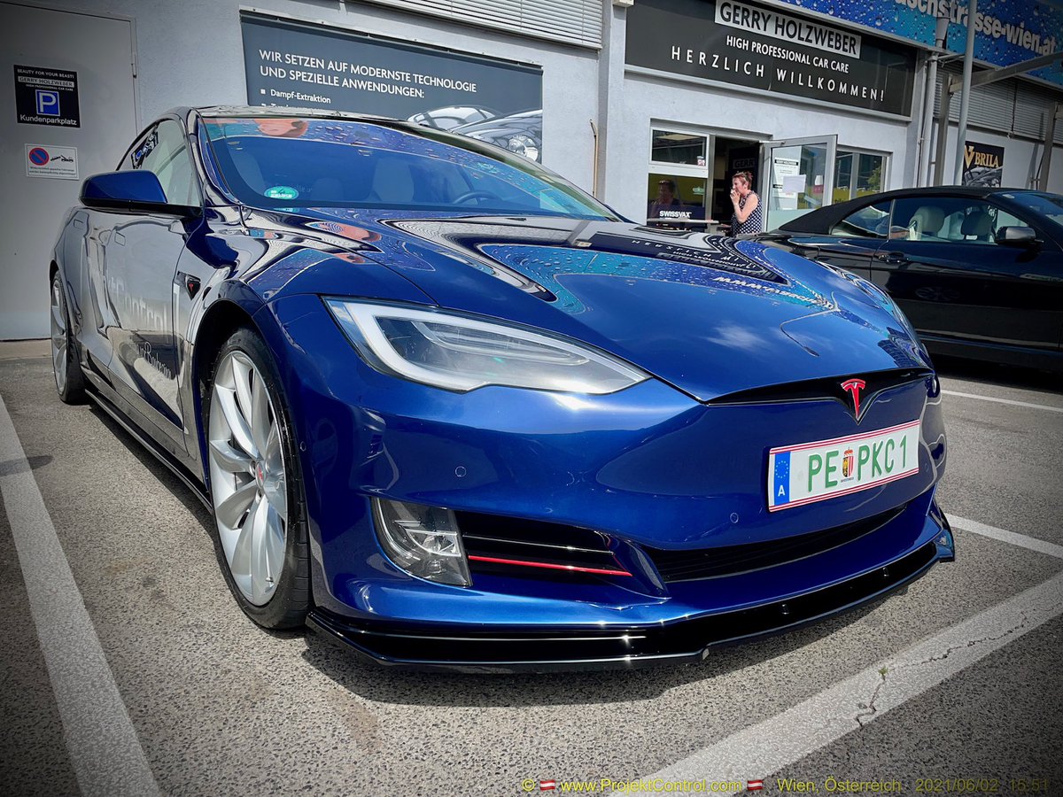 MarkusKurzbauer's tweet photo. #GerryHolzweber #Wien 🇦🇹
#GlasCoating #Beschichtung
#BeautyForYourBeast

#ProjektControl
#Tesla
#ModelS #Blau #Chrom
#CaptainAmerica 🇺🇸
#TeslaClubAustria 🇦🇹 https://t.co/pIkkHPfmt8