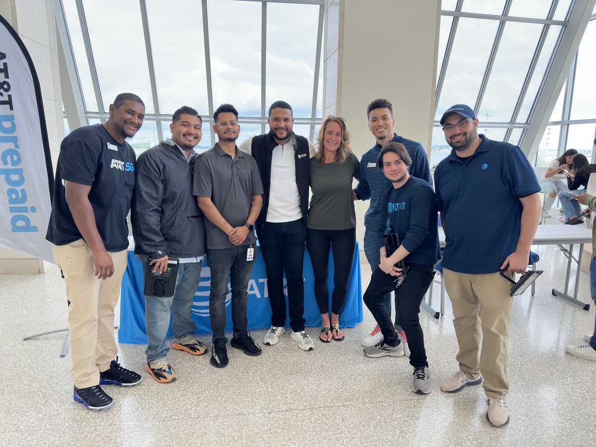 The team at UMASS Boston for a 2 day event welcoming the international students. <a href="/emilywiper/">Emily Wiper</a> <a href="/pnixnix/">Peter Nixon</a> <a href="/BaezYasmine/">Yasmine Baez</a> <a href="/AngelMa2021/">Angel Barragan</a> @Katz_SeaportBOS <a href="/AmgadAj/">Lynnfield</a> <a href="/Andrewr47509493/">Andrew rivera</a> <a href="/ShahKabir631/">Shahriar Kabir</a> <a href="/TheRealOurNE/">#OurNE</a> #wiNEverything