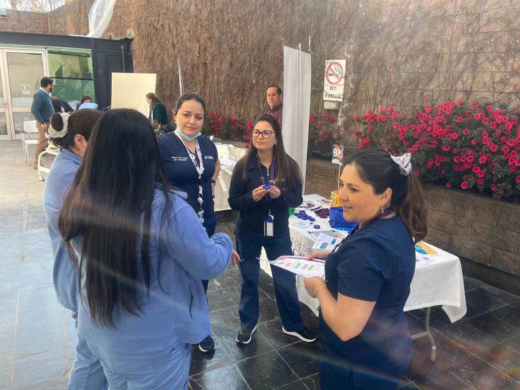 AngelicaGAP's tweet photo. Hoy en Clínica San Carlos de Apoquindo, con los champions hablando de prevención de caídas.
#bpso
#bpsouchristus https://t.co/ETowQ7mPKH
