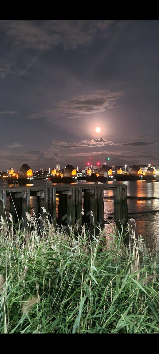 #BlueMoon #thamesbarrier