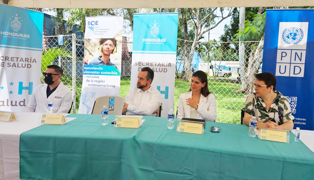 PNUDHonduras's tweet photo. El acceso a la salud, a través de un sistema moderno, eficaz, y de calidad para todas las personas, es clave para el desarrollo sostenible.

En apoyo a @saludgobhn, y a través de financiamiento del @BCIE_Org, se entregó junto a @SEPresidencial moderno equipo médico en Comayagua. https://t.co/SFYbmy2uj7