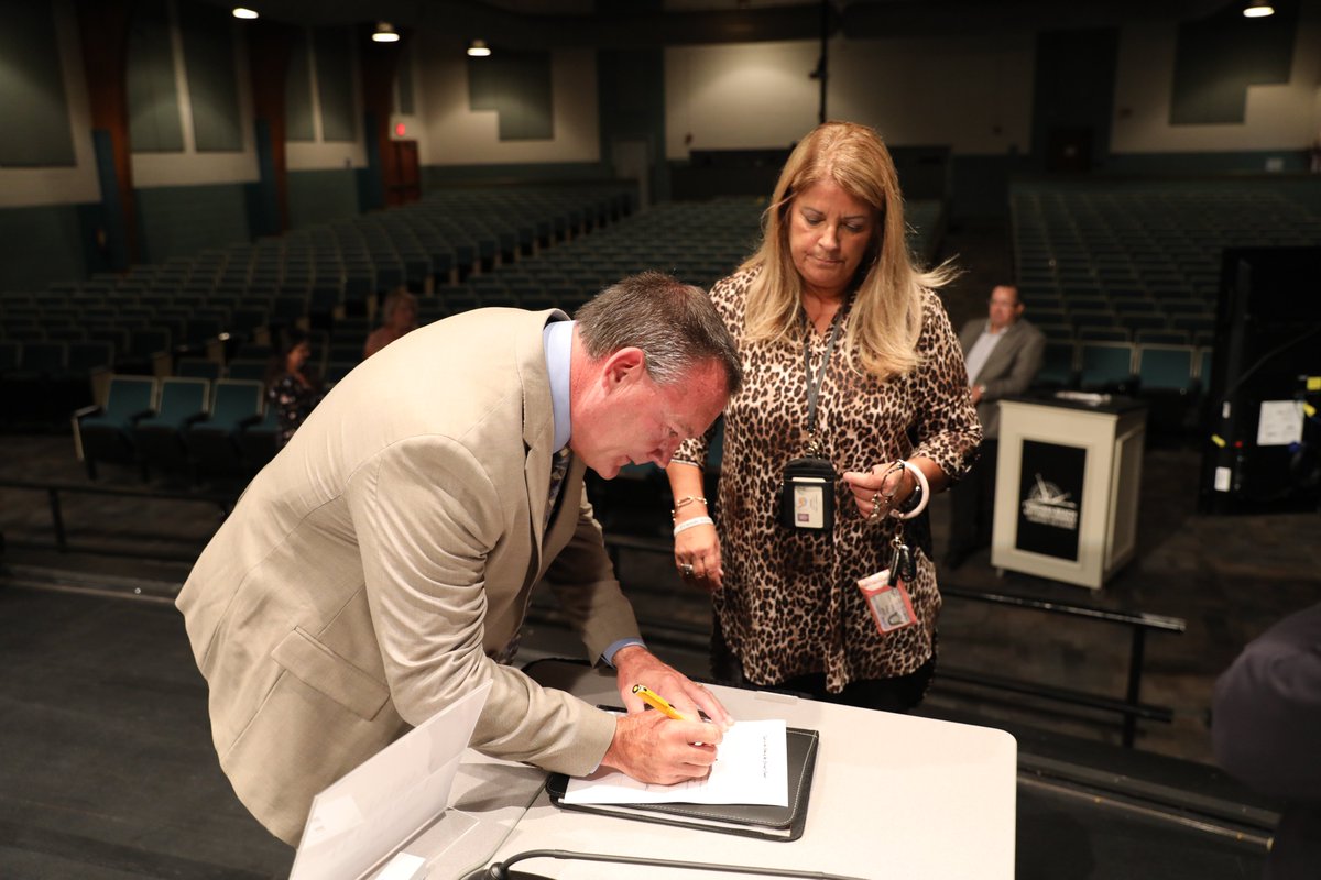 VBSchools (@vbschools) on Twitter photo Congratulations to <a href="/donrobertson20/">Don Robertson</a> who was sworn in today as Acting Superintendent of Virginia Beach City Public Schools by Virginia Beach Circuit Court Clerk Honorable Tina E. Sinnen. We are very excited and looking forward to a whole new school year! Congratulations to <a href="/donrobertson20/">Don Robertson</a> who was sworn in today as Acting Superintendent of Virginia Beach City Public Schools by Virginia Beach Circuit Court Clerk Honorable Tina E. Sinnen. We are very excited and looking forward to a whole new school year!
