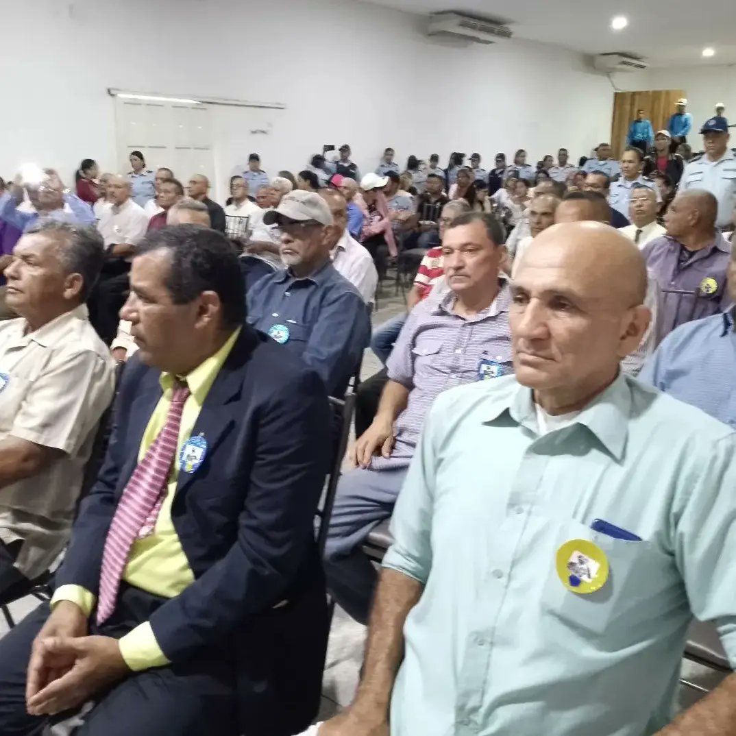 Seguridad_Lara's tweet photo. #Agosto || Cumpliendo instrucciones del Ciudadano Gobernador @AdolfoP_Oficial, el G/D @maldonado_amg, presidió el acto de jubilación, reconocimiento y despedida de los héroes y heroinas de azúl del IACPEL, quienes pasan a la reserva activa con la satisfacción del https://t.co/neynk5AQJz