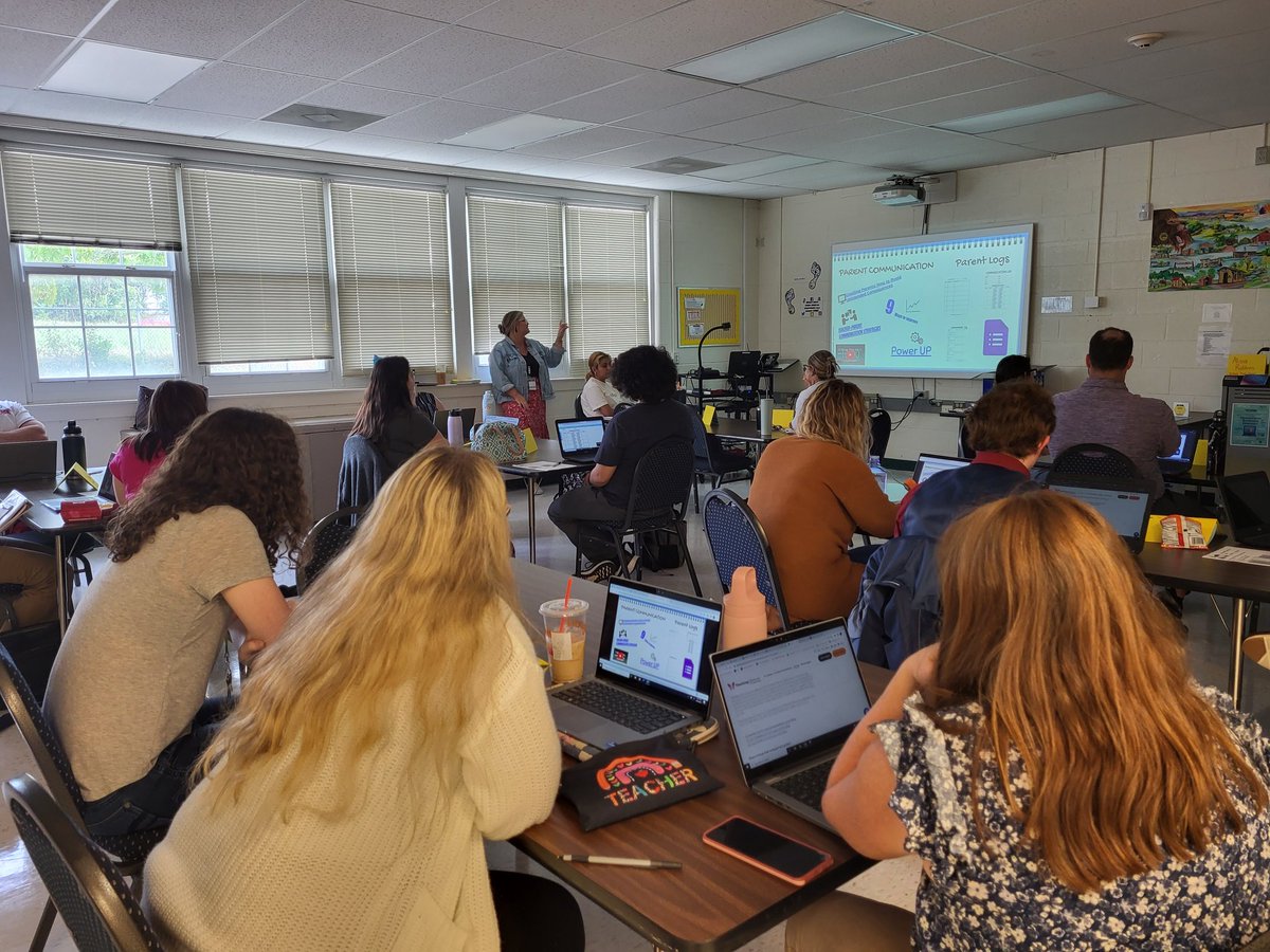 So good to see so many of our new #fcpssecmath teachers tonight at the first #FCPSRISE and Thrive night. Great job supporting them <a href="/mathwendi/">Wendi Cyford</a> <a href="/_derise/">Derise Anderson</a> and <a href="/ms_hsquared/">Hannah Hale</a>!!!