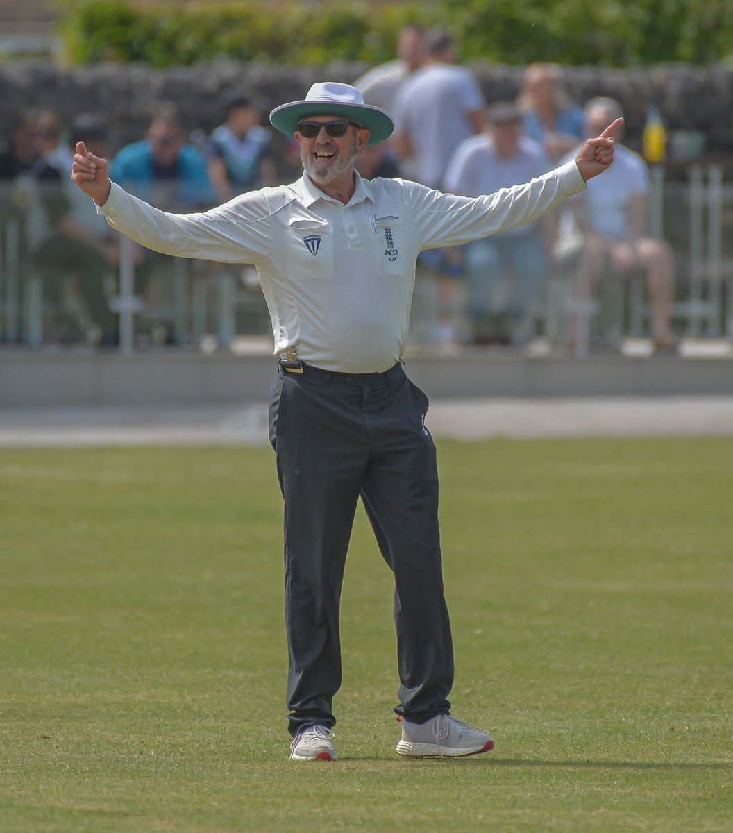bclcricket's tweet image. Umpire Steve Malone joins the village people for his Lord's swansong.
bradfordcl.com/blog/steve-mal…